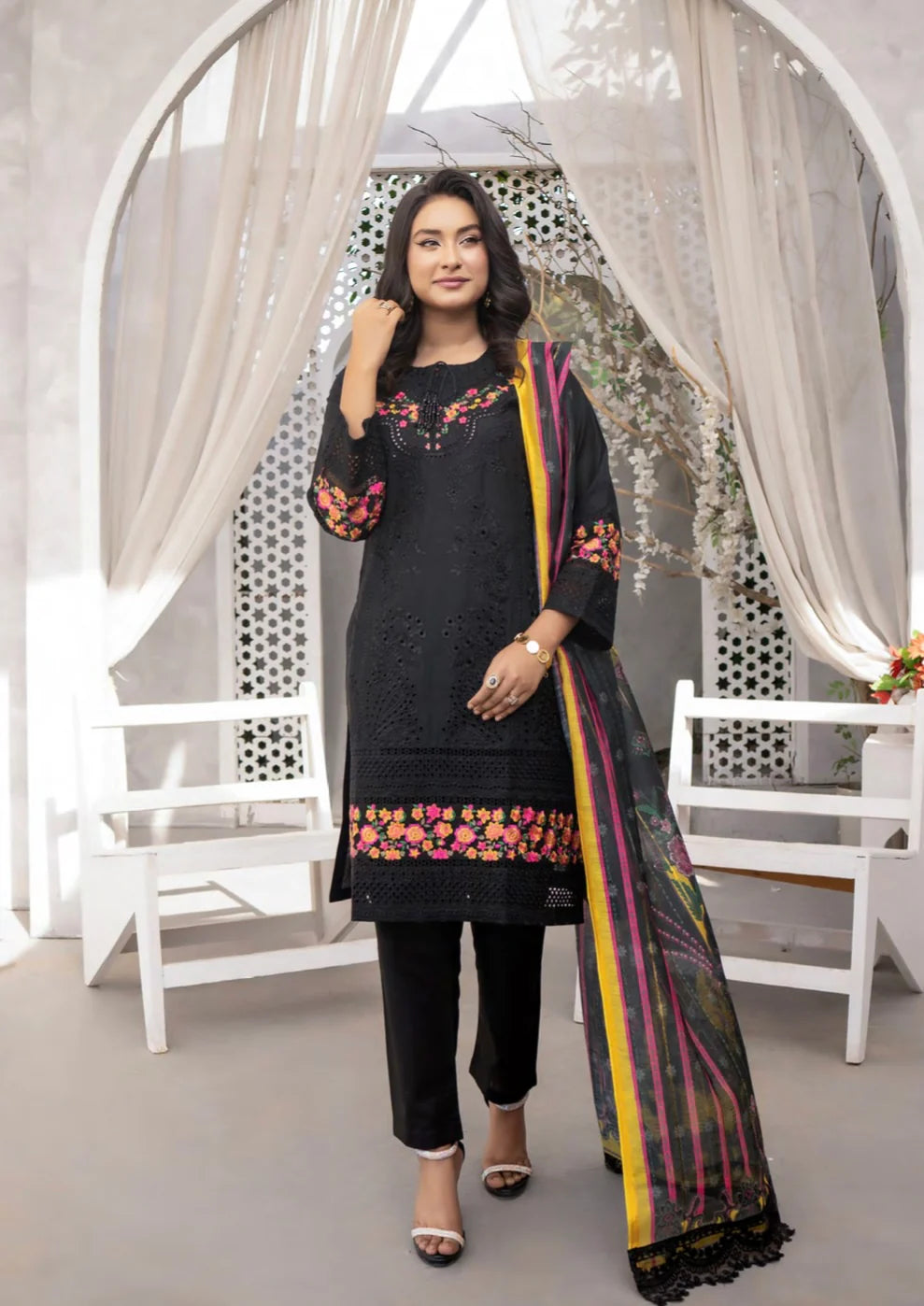 MUNIRA | EMBROIDERED COTTON READY TO WEAR | MSL02