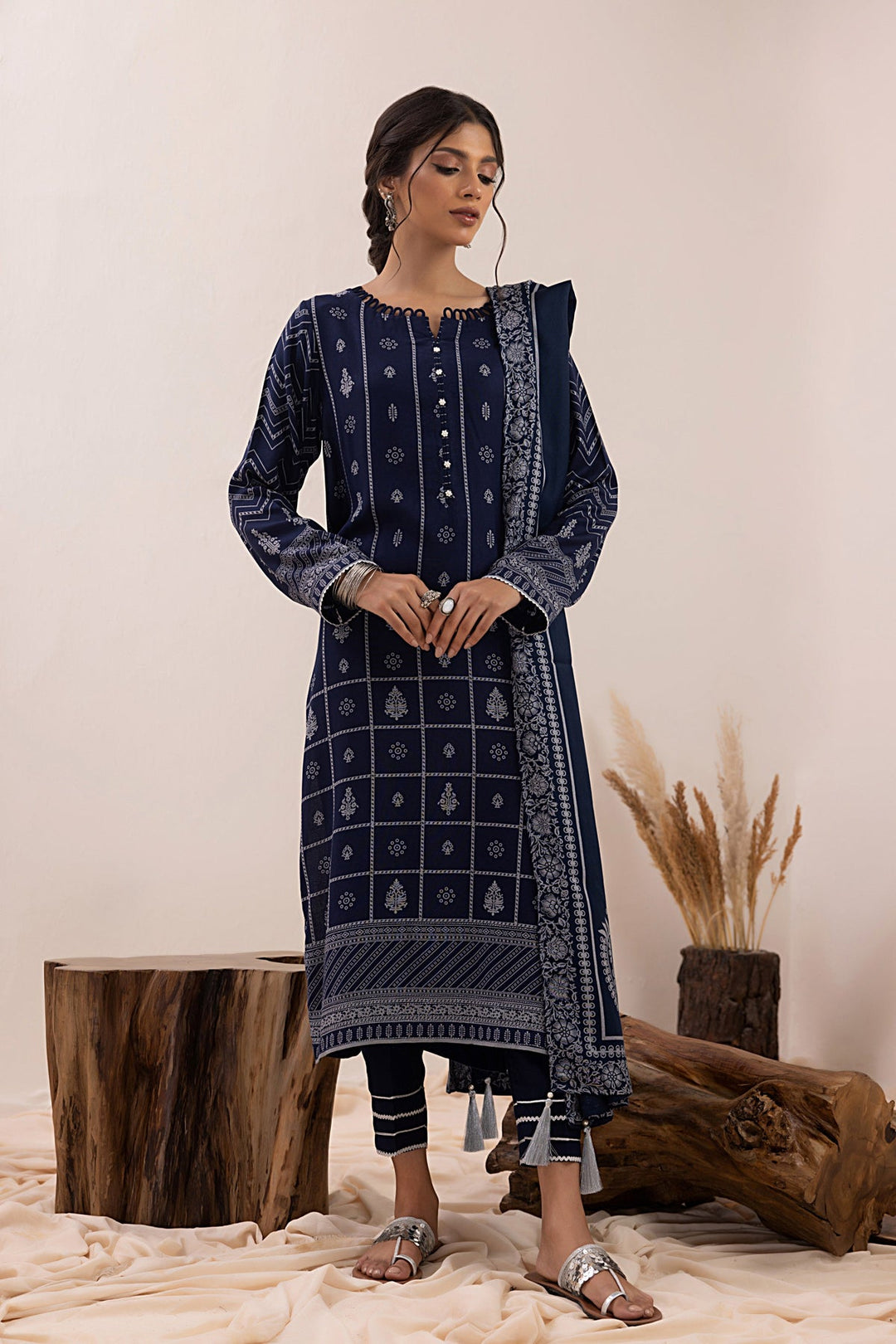 Winter Pashmina Print Suit - Lakhany 3-Piece (LG-AM-0050-A)